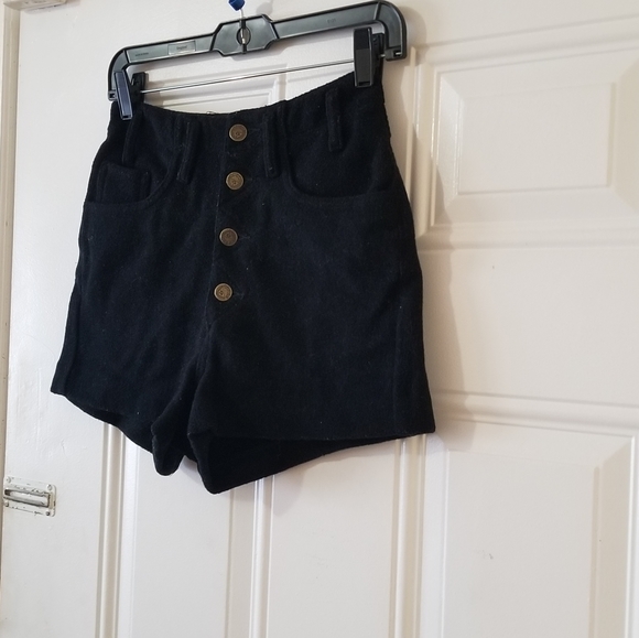 Guess High Rise short - Picture 5 of 12